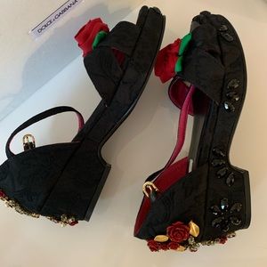 Gorgeous,authentic D&G shoes. Brand new in box ❤️